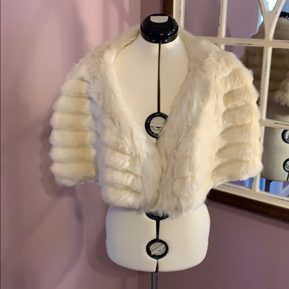 Off White Faux Fir Wrap - Bridal Party